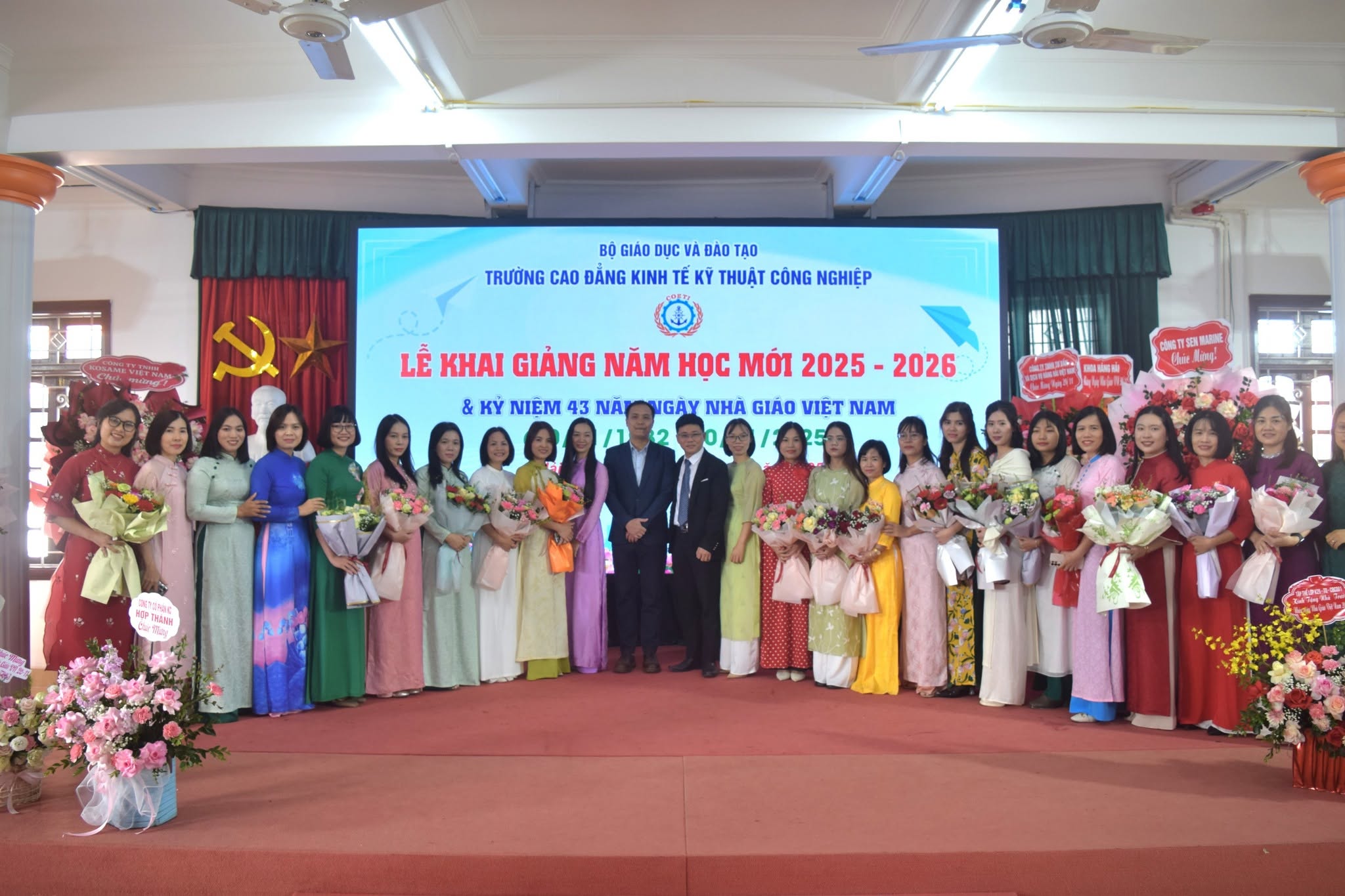 Đội ngũ giảng viên tại trung tâm sở hữu nền tảng chuyên môn vững chắc, có kinh nghiệm nhiều năm trong lĩnh vực giảng dạy và luyện thi chứng chỉ quốc tế