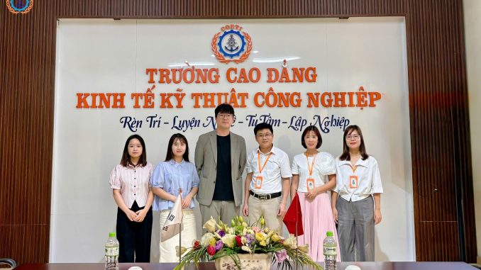 Các khóa học tiếng Anh, tiếng Hàn, tiếng Trung Quốc giao tiếp đều được thiết kế dựa trên khung năng lực ngoại ngữ quốc tế